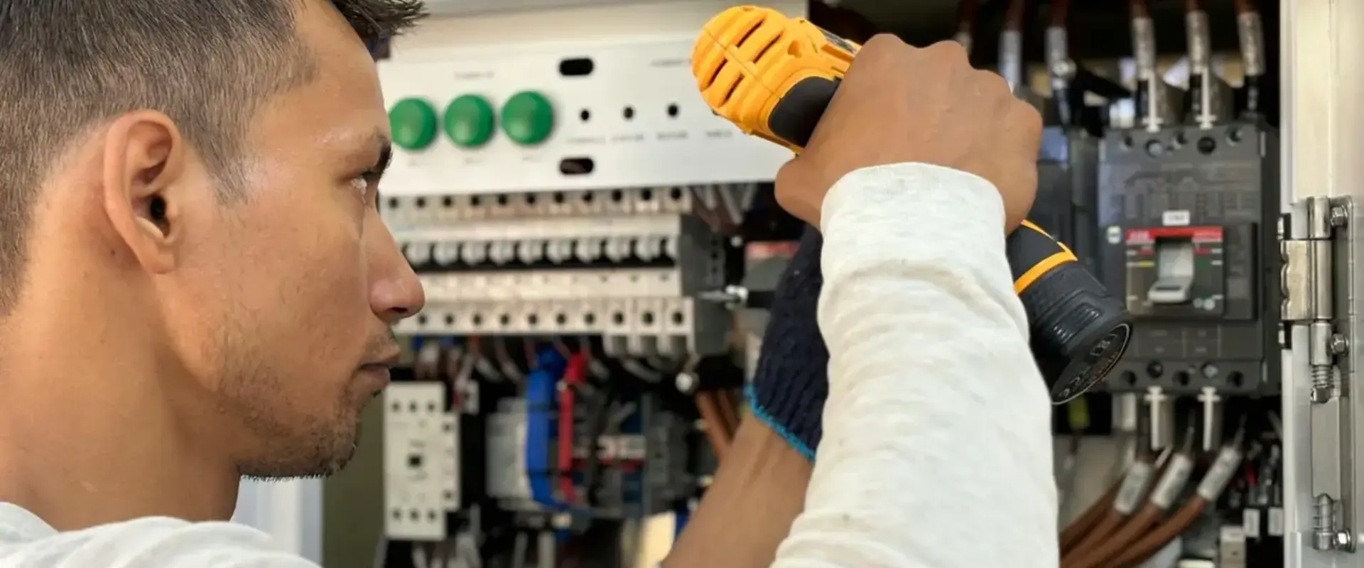 Professional Electrician at Your Doorstep