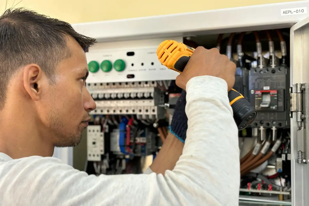 Professional electrician repairing a residential electrical panel in Dubai